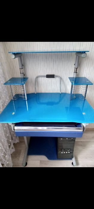 Продам стол, домашнию акустику