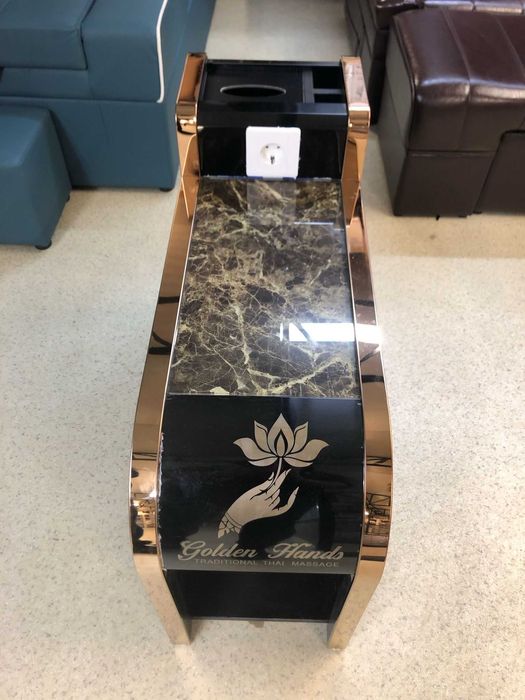 Masa pentru salon cu priza incorporat