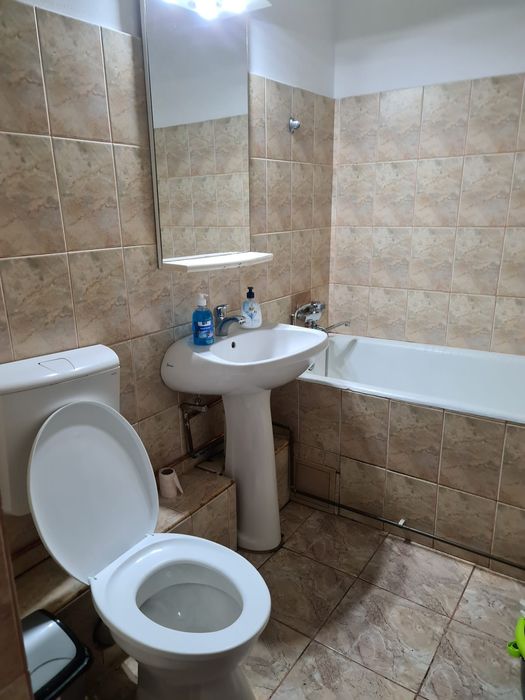 Închiriez apartament