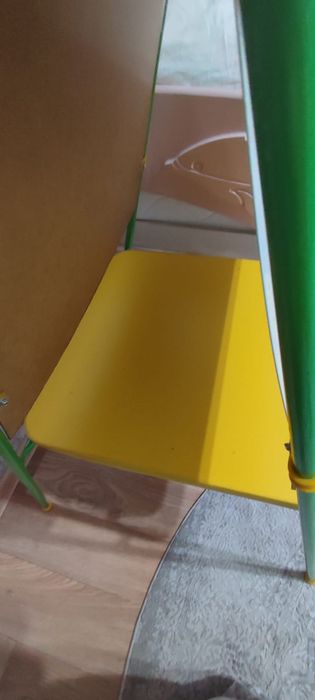 Продам двухсторонний детский мальберт со столиком