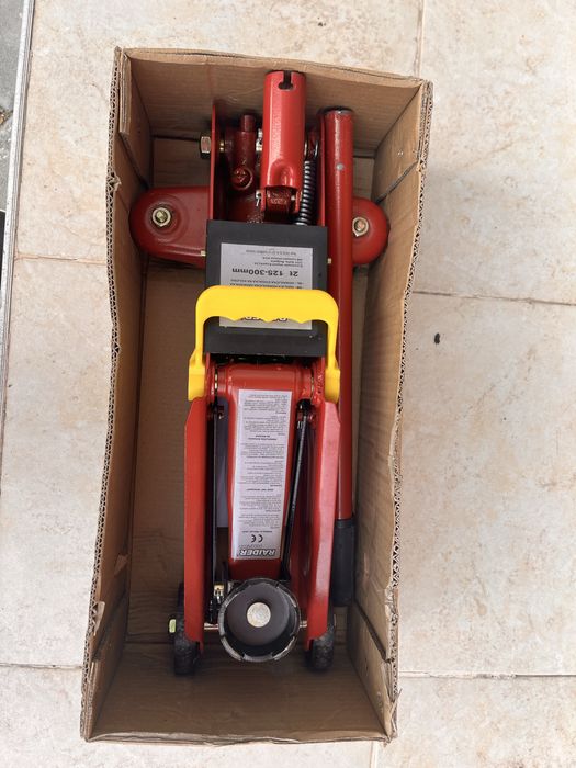 Хидравличен крик RAIDER RD-TJ01, тип крокодил, 2 т, 130-300 мм