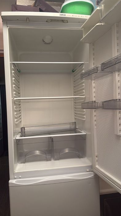 Продам холодильник Атлант