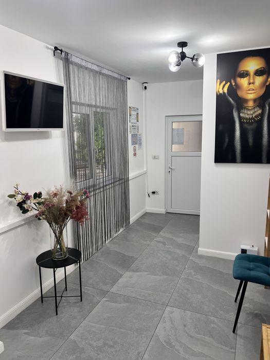 Inchiriere /    Post Manichiura