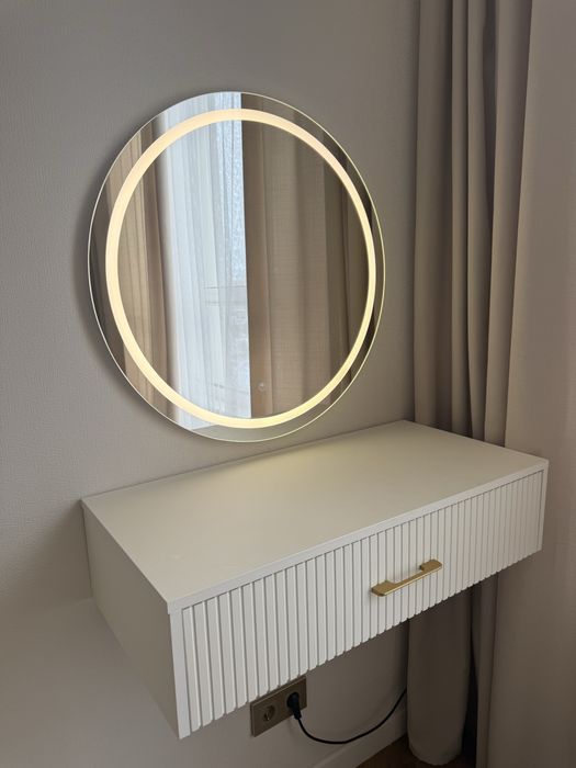 Продам зеркало с подсветкой