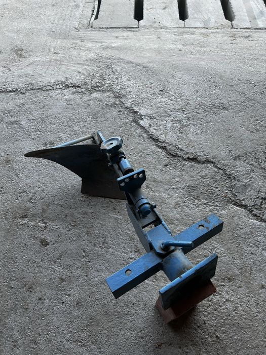 Grillo motocultor cu freza, lama cosit + plug