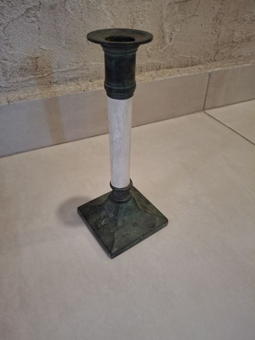 Уникален свещник