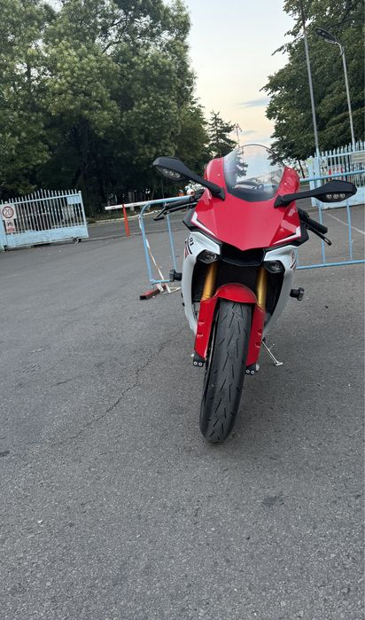 MotocicletaYamaha R1