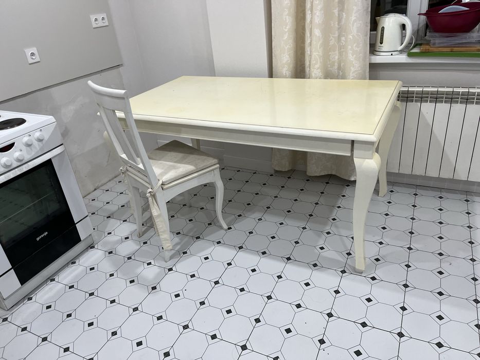 Продам обеденный стол и 6 стульев