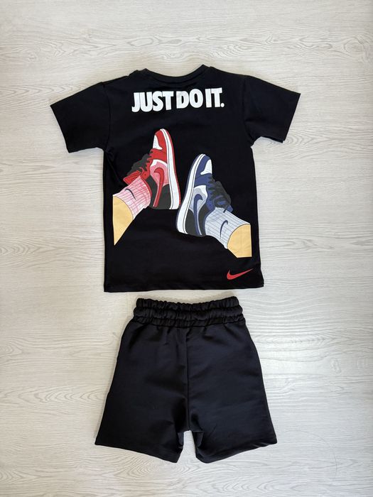 Комплект для мальчиков и девочек Nike, футболка и шорты
