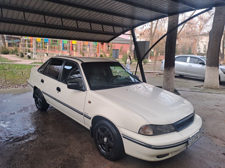 Продам машину нексия1