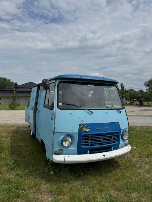 Masina Vintage - Peugeot J7 din 1972