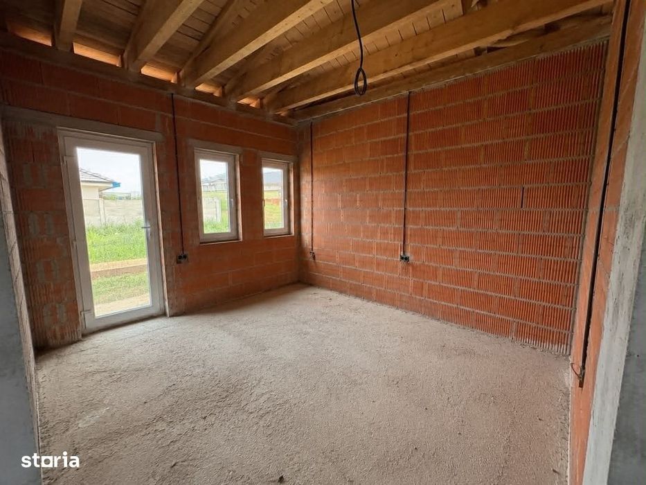 Casă la roșu de vânzare | 182 mp utili | Teren 550 mp