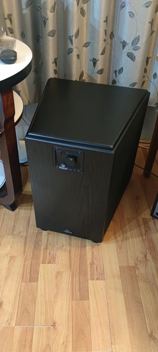 Magnat Omega 300 - Subwoofer activ 30 cm, 19 Hz, 200 W
Descriere: