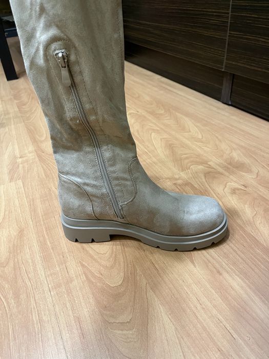 Чизми бежови велур