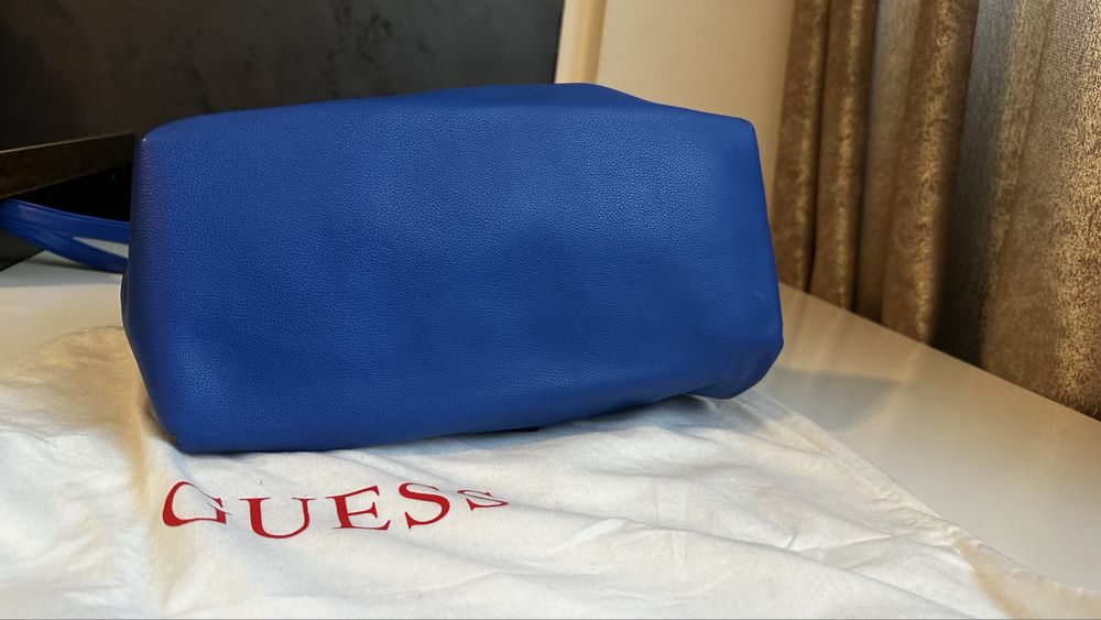 Geanta noua Guess
