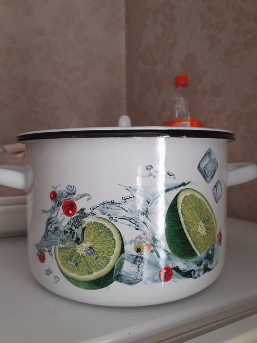 Продам кастрюлю 3 литра новая.