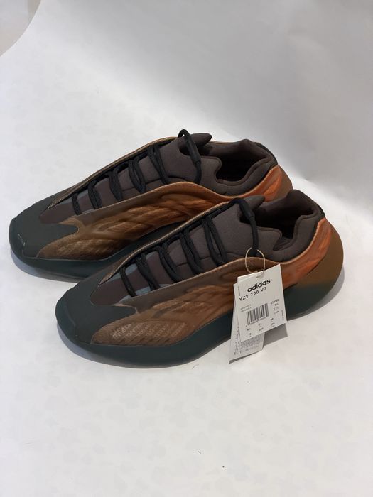 Adidasi Yeezy 700 noi originali