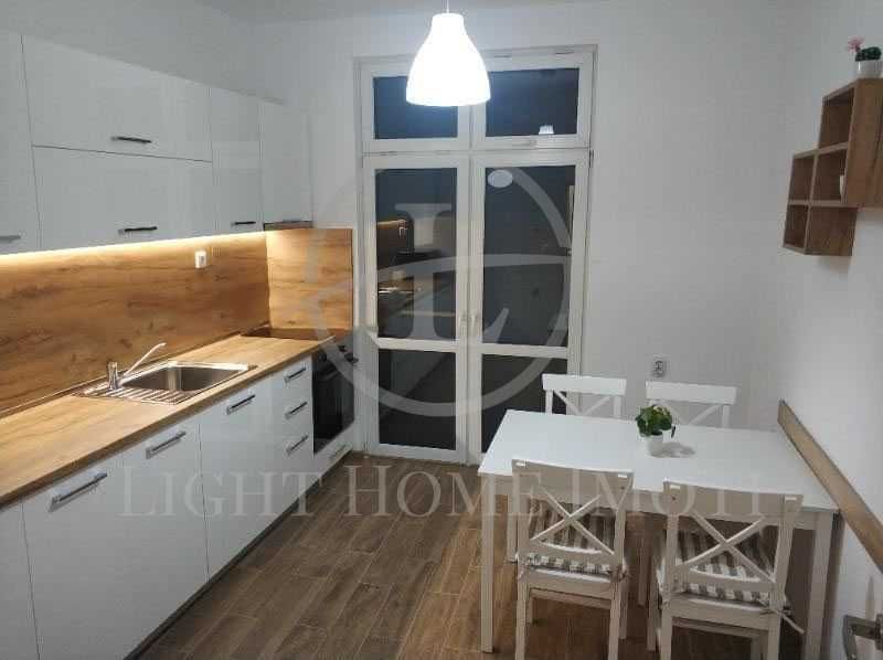 Продава се Четиристаен апартамент в Пловдив, Център - 89 кв.м за 3427 €/кв.м - Снимка #3