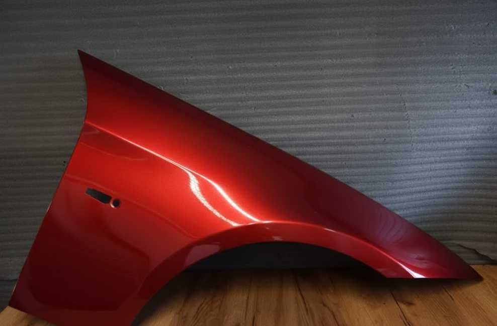 Aripa Fata Dreapta BMW E90 An 2005-2012 (A82 (Rosu))