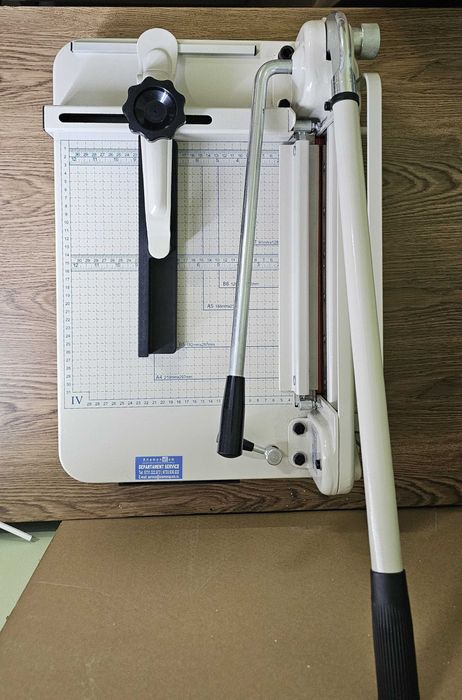 Ghilotină profesională hârtie 330 mm | UNITEC YG868A4 | A4 | 400 coli | TVA inclus