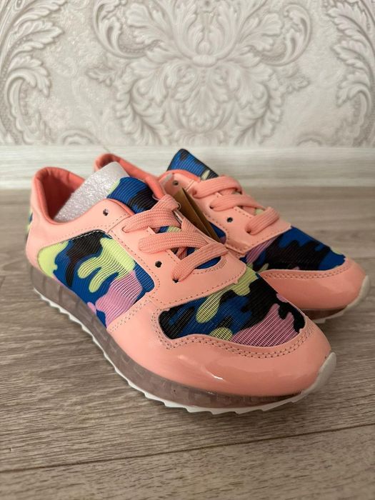 Оптом кроссовки 1000