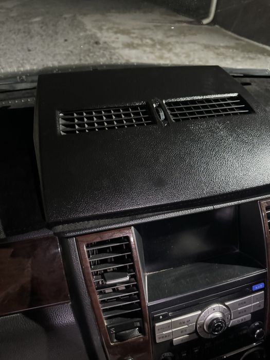 Nissan tiida панель