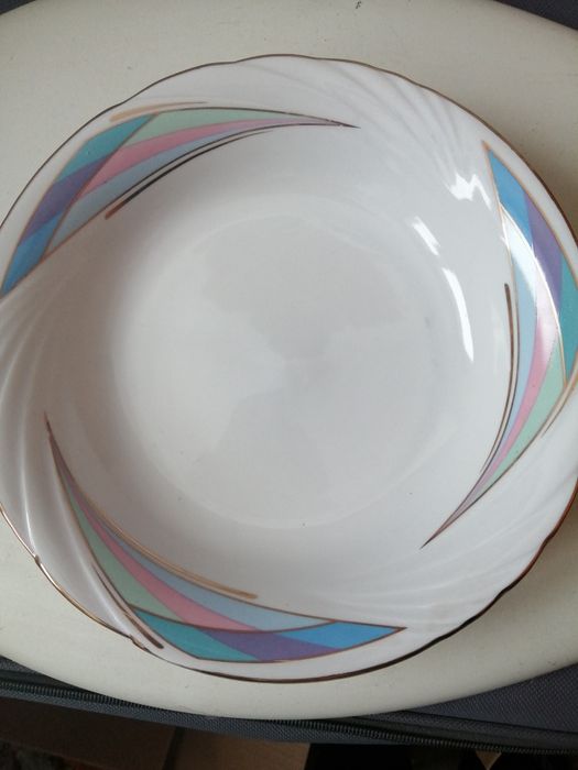 нов сервиз-7части/нов бълг.порцеланов-златен кант/нови сервизи