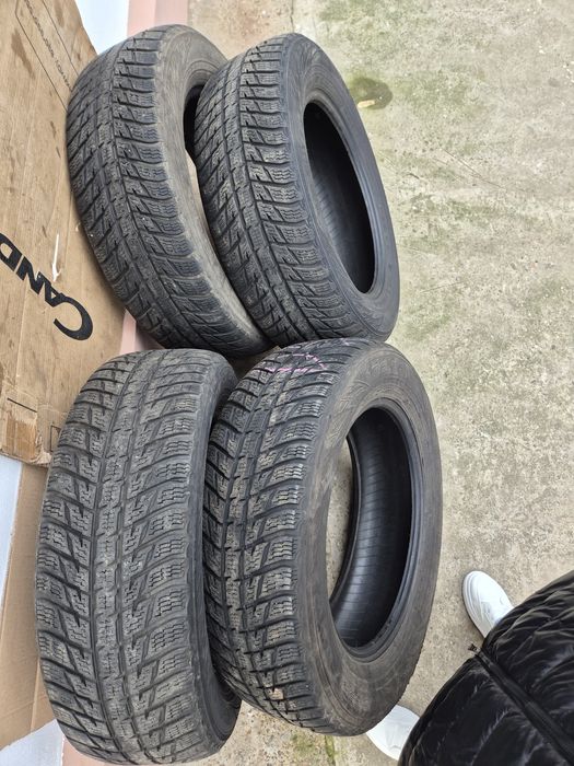 Vând anvelope de iarna NOKIAN 215/65/R17