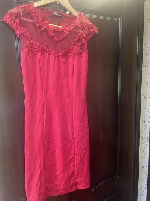 Продаю срочно платья