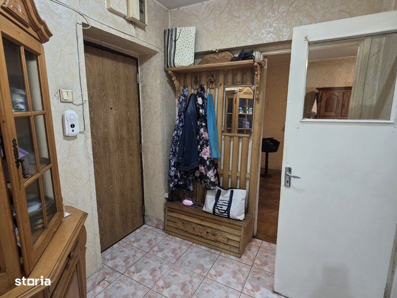 Piata Muncii, 5 minute metrou, chiar pe Basarabia, stradal,