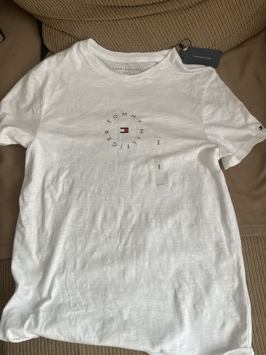 Vand tricou barbati de la Tommy Hilfiger , marimea S alb