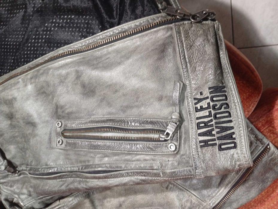 Vând geaca Harley Davidson pt barbati