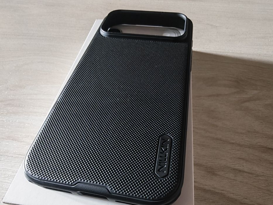Продавам като нов iPhone 17 pro max silver 256gb.