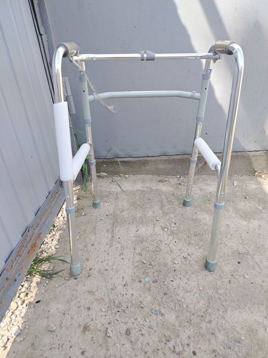 Продам ходунки новые