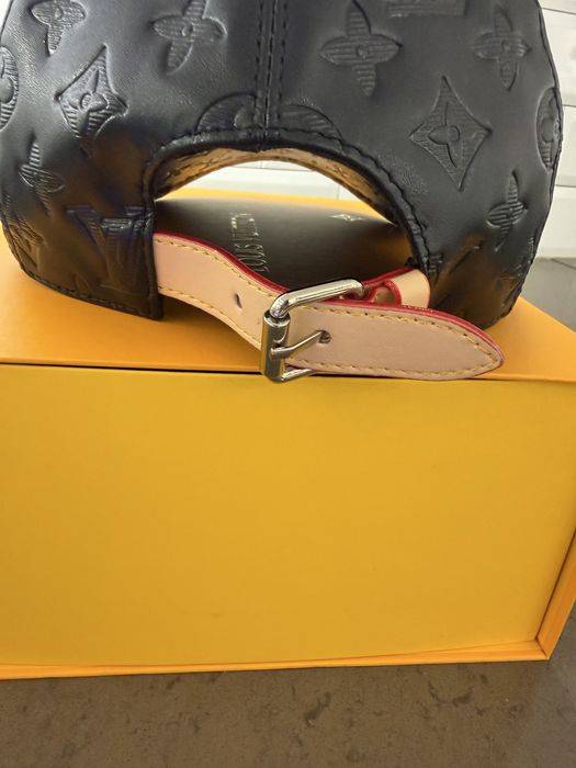 Нова шапка Louis Vuitton