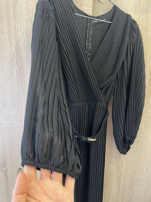 Черна рокля на Zara