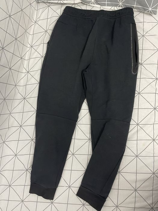 Vand pantaloni Nike tech negri barbati