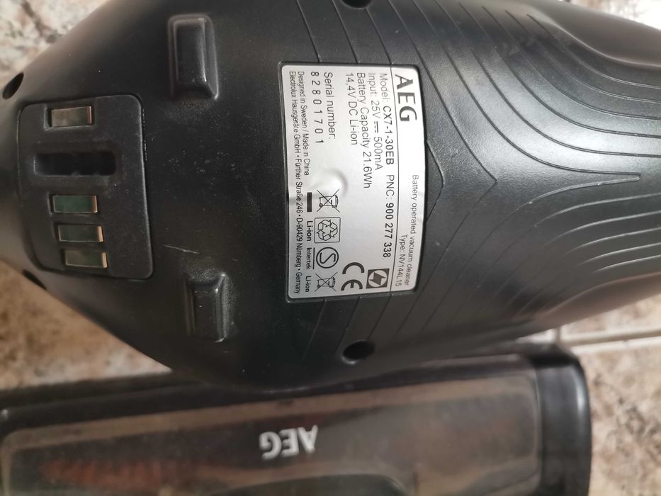 AEG Прахосмукачка за части.