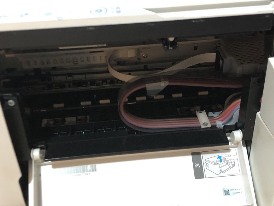 Vând imprimantă Epson L3256 pt piese sau pentru cine vrea sa o repare