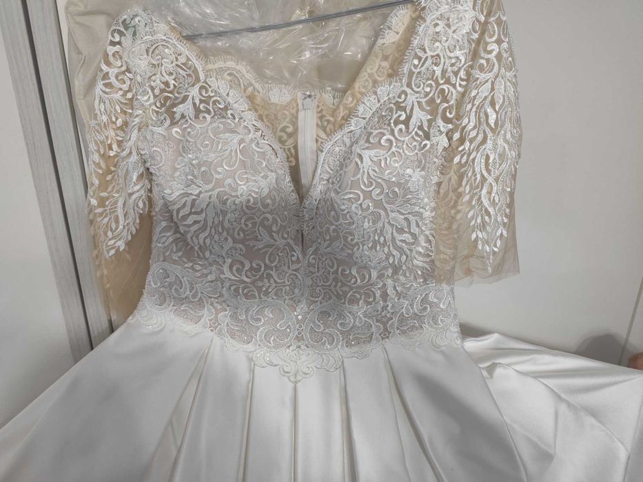 Rochie de mireasa ,o vand urgent