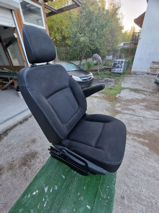 Седалка за Опел Виваро В  - 2016 год.
( Opel Vivaro