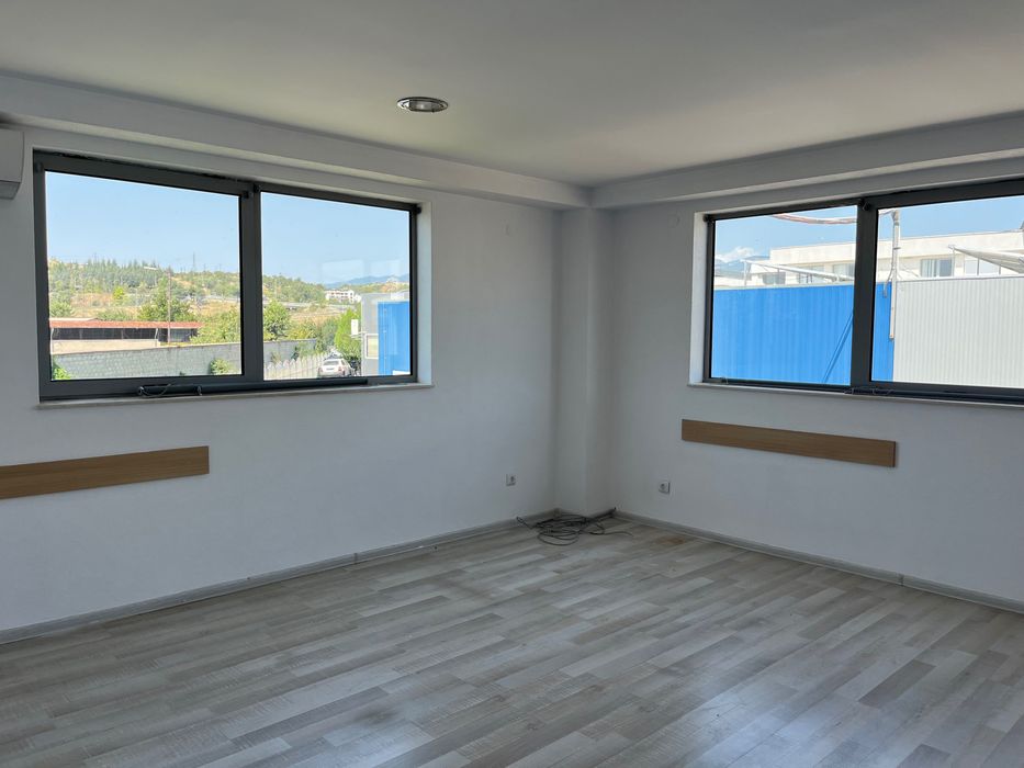 Дава се под наем Склад в Благоевград, Идеален център - 350 кв.м за 1275 € - Снимка #5