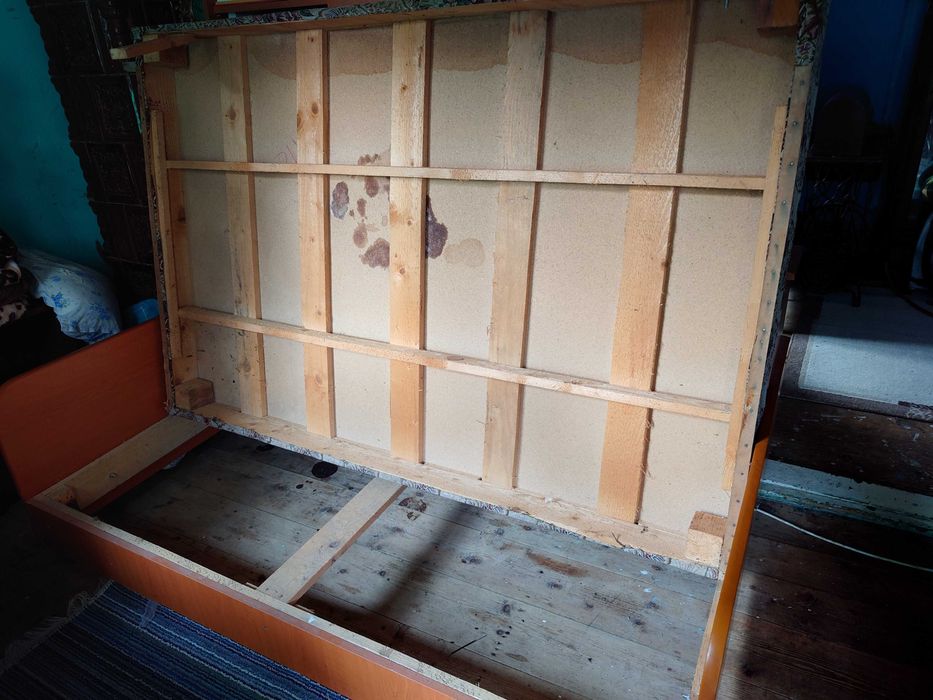 Vand 2 paturi cu spatiu de depozitare