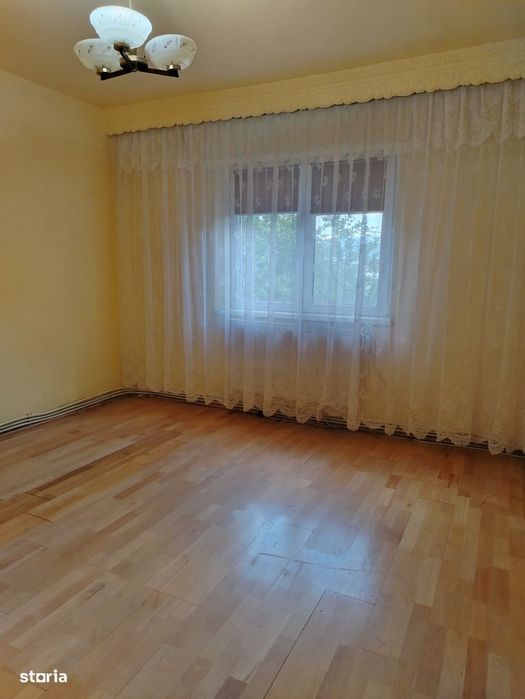 cv 184 Bd.Republicii, apartament 2 camere decomandat , etaj I