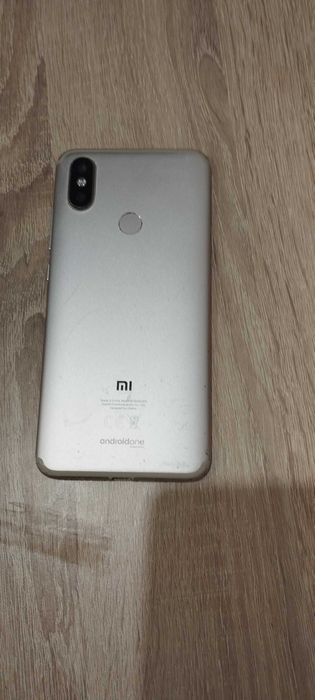 Телефон Xiaomi Mi A2