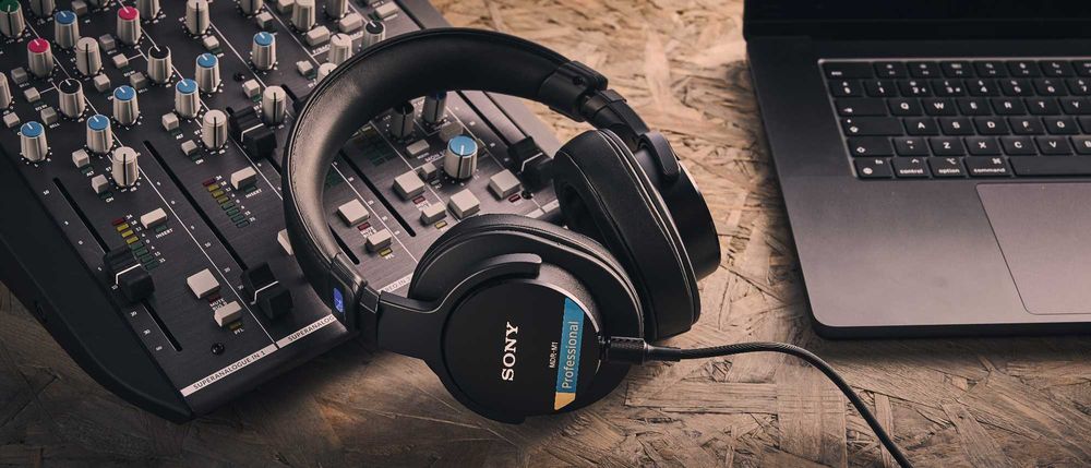 SONY MDR M1 наушники новые студийные профессиональные мониторные сони