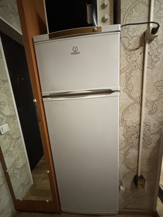 Холодильник Indesit