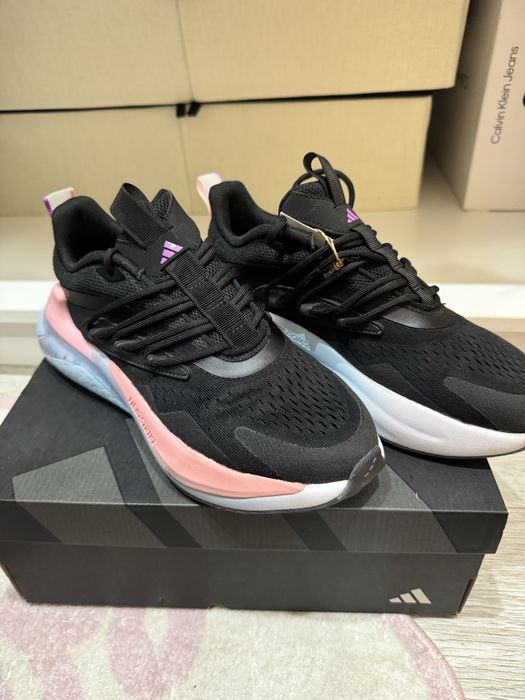 Кроссовки adidas, оригинал , на 37-38 размеры
