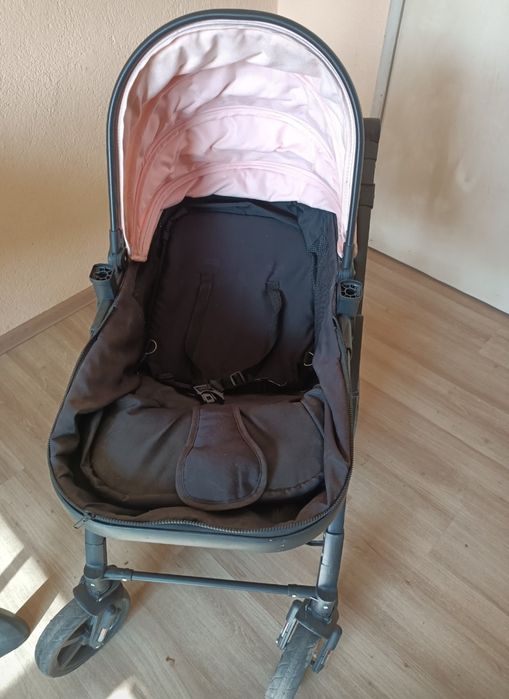 Бебешка количка при интерес реални снимки