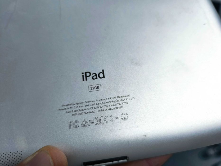 Lot 9 iPad-uri functionale dar cu display spart —  piese / reparații
